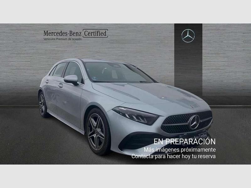 Usado Mercedes A180 136 CV (100 kW) 2025 Plateado Berlina