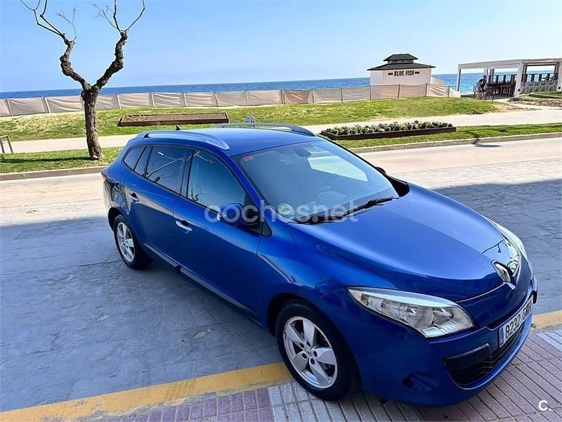 Usado Renault Mégane GrandTour Dynamique 105 CV (77 kW) 2010 Azul Familiar