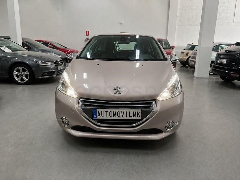 Usado Peugeot 208 Allure 95 CV (69 kW) 2012 Beige Utilitario