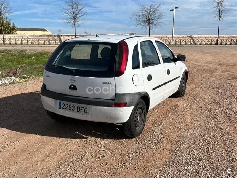Usado Opel Corsa Club 58 CV (42 kW) 2001 Blanco Utilitario