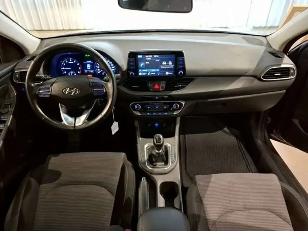 Begagnad Hyundai i30 121 HK (88 kW) 2022 Brun Sedan