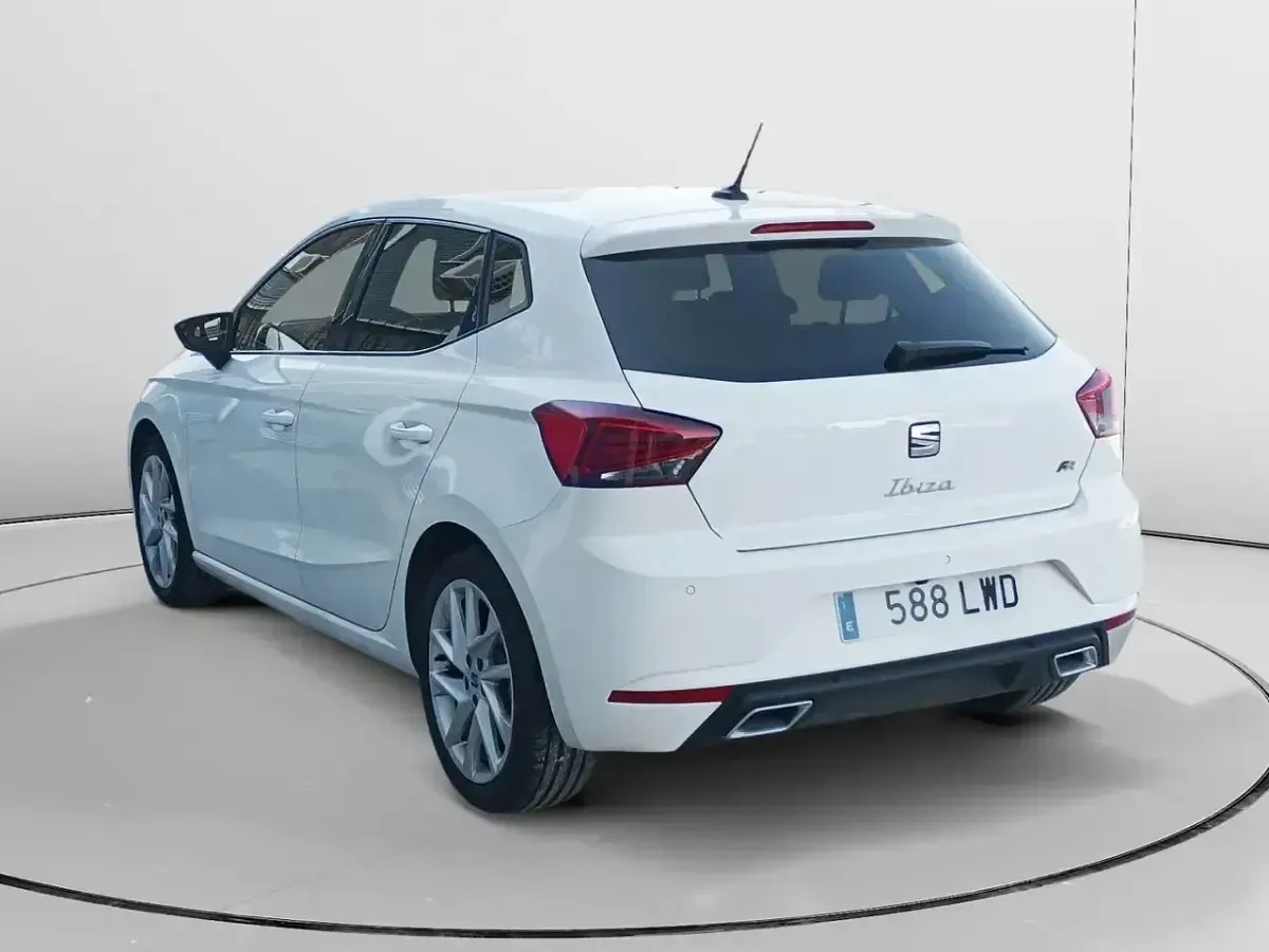 Usado Seat Ibiza FR 110 CV (80 kW) 2022 Blanco Utilitario