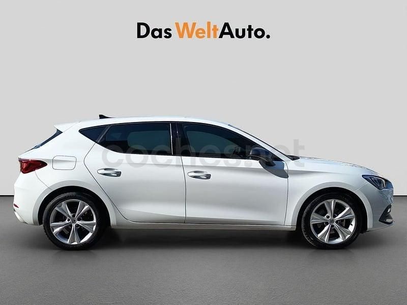 Usado Seat Leon FR 110 CV (80 kW) 2022 Blanco Berlina