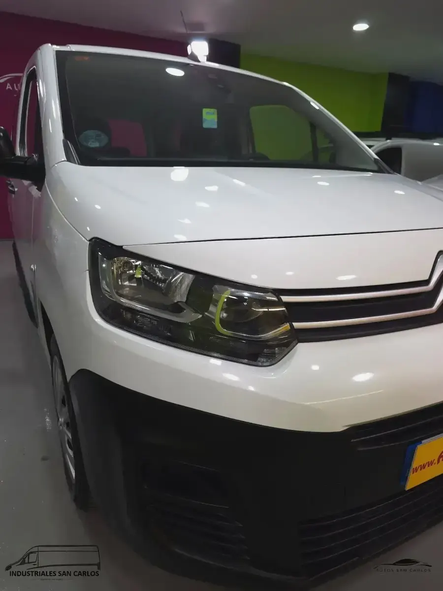 Usado Citroën Berlingo Feel 100 CV (73 kW) 2021 Blanco Monovolumen