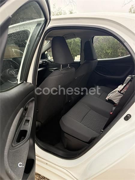 Usado Toyota Yaris Hybrid Plus 116 CV (85 kW) 2021 Blanco Berlina