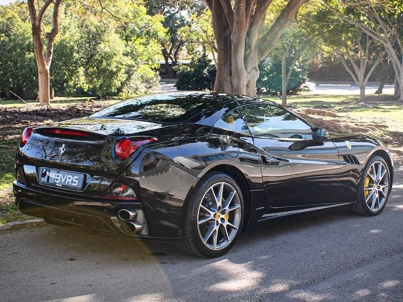 Usado Ferrari California 460 CV (338 kW) 2011 Negro Descapotable