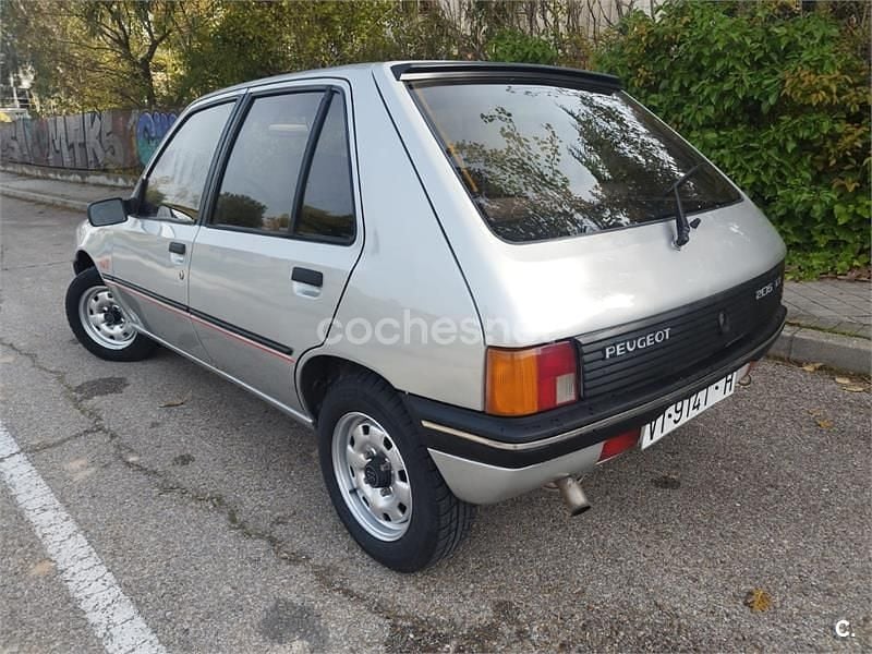 Usado Peugeot 205 GTi 85 CV (62 kW) 1986 Gris / plata Berlina