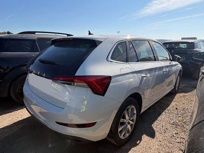Usado Skoda Scala Active 95 CV (69 kW) 2022 Blanco Utilitario