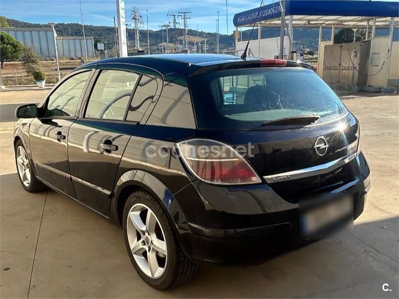 Usado Opel Astra Enjoy 100 CV (73 kW) 2007 Negro Berlina