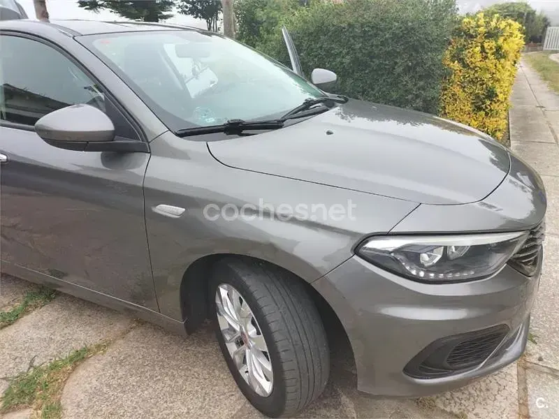 Usado Fiat Tipo Easy 95 CV (69 kW) 2016 Gris / plata Berlina