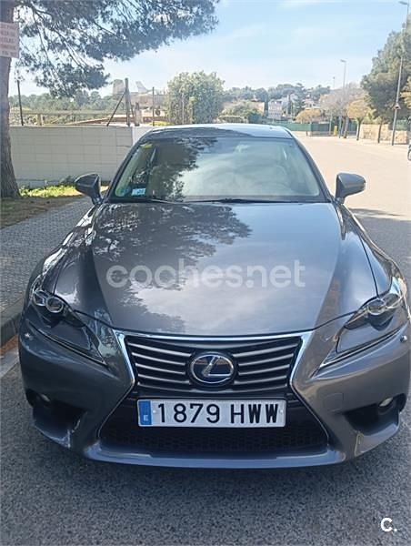 Usado Lexus IS300h Luxury Line 223 CV (164 kW) 2014 Gris / plata Berlina