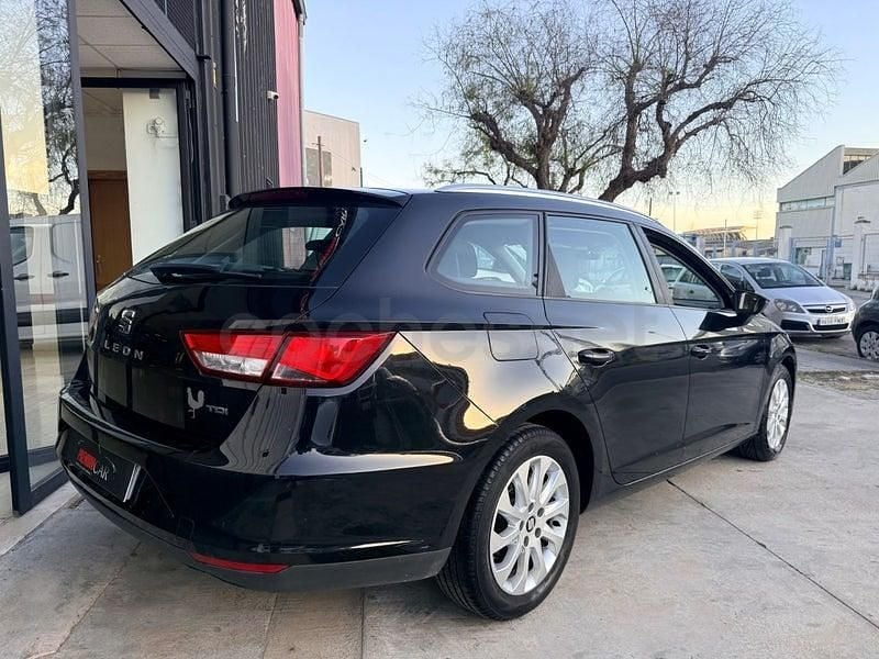 Usado Seat Leon Style 110 CV (80 kW) 2016 Negro Familiar