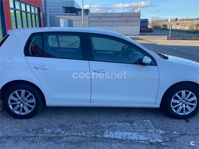 Usado VW Golf VII 105 CV (77 kW) 2012 Blanco Berlina