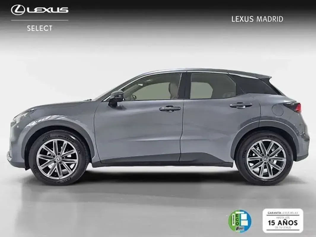Usado Lexus LBX 136 CV (100 kW) 2025 Gris SUV