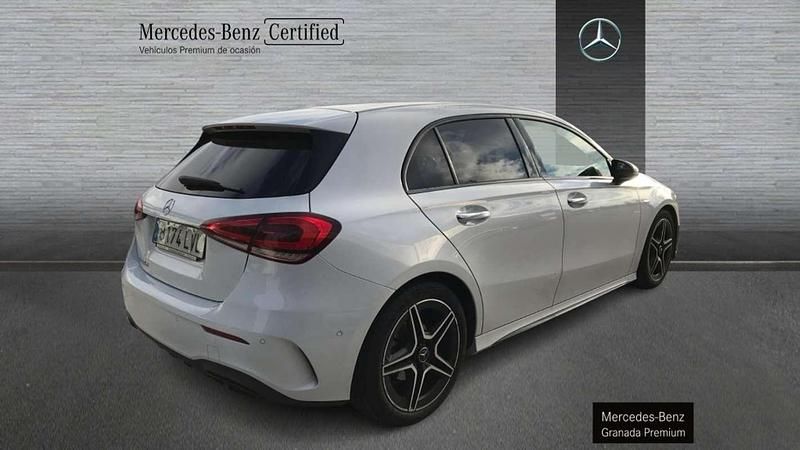 Usado Mercedes A180 AMG line 116 CV (85 kW) 2021 Blanco Berlina