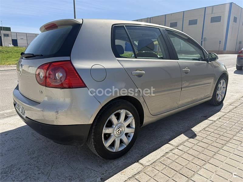Usado VW Golf IV Sportline 102 CV (75 kW) 2005 Beige Berlina