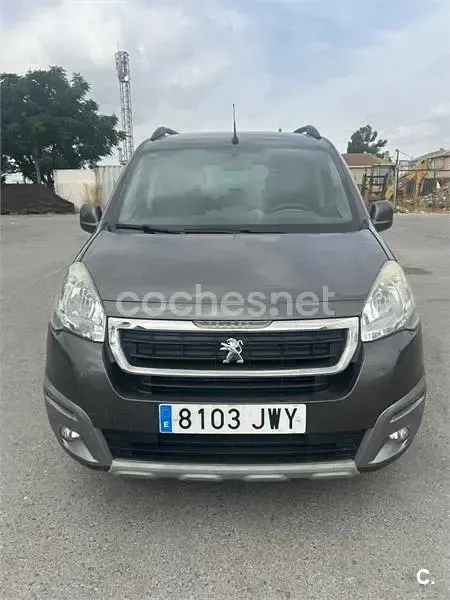 Usado Peugeot Partner Tepee Style 100 CV (73 kW) 2016 Gris / plata Monovolumen