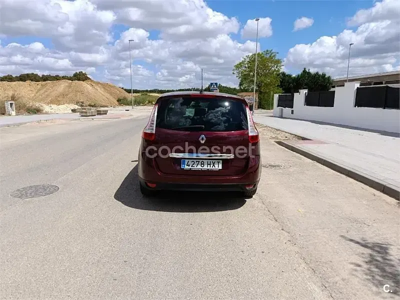 Usado Renault Scenic E-Tech Dynamique 130 CV (95 kW) 2014 Granate Monovolumen