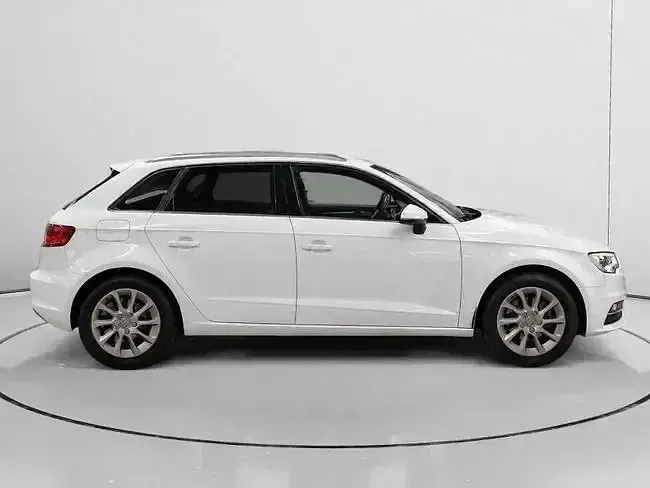Usado Audi A3 Attraction 110 CV (80 kW) 2016 Blanco Utilitario