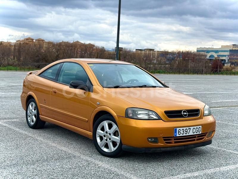Usado Opel Astra Edition 147 CV (108 kW) 2003 Naranja Coupe