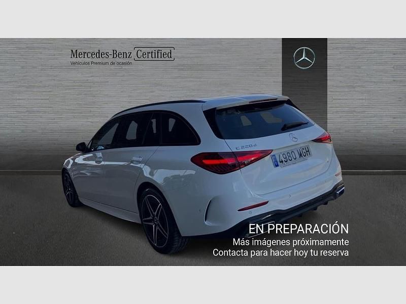 Usado Mercedes C220 AMG line 200 CV (147 kW) 2023 Blanco Familiar