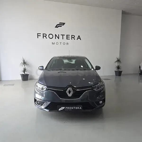Usado Renault Mégane Business 95 CV (69 kW) 2020 Gris / plata Berlina