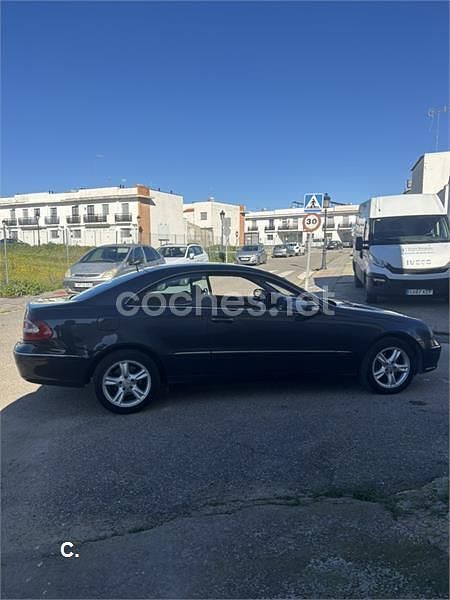 Usado Mercedes CLK270 Avantgarde 170 CV (125 kW) 2004 Azul Coupe