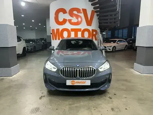 Usado BMW 118 Comfort Edition 136 CV (100 kW) 2024 Gris Utilitario