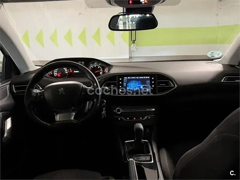 Usado Peugeot 308 Style 120 CV (88 kW) 2015 Blanco Berlina
