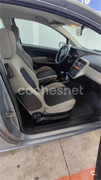 Usado Fiat Punto Dynamic 70 CV (51 kW) 2007 Gris / plata Berlina