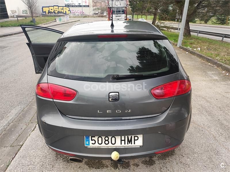 Usado Seat Leon Copa 90 CV (66 kW) 2012 Gris / plata Berlina