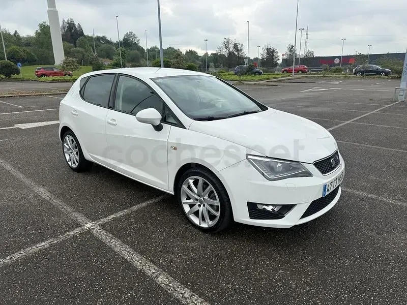Usado Seat Ibiza FR 105 CV (77 kW) 2013 Blanco Berlina