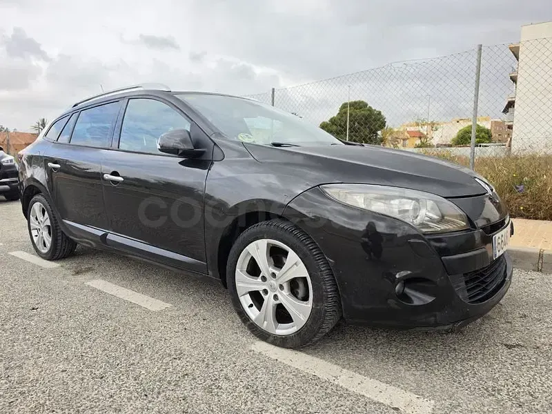 Usado Renault Mégane III Dynamique 130 CV (95 kW) 2009 Negro Berlina