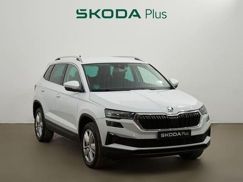 Usado Skoda Karoq Selection 150 CV (110 kW) 2025 Blanco SUV