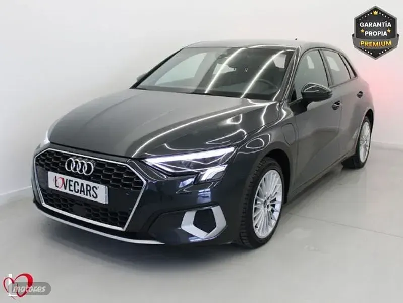Usado Audi A3 Advanced Plus 204 CV (150 kW) 2021 Gris / plata Berlina