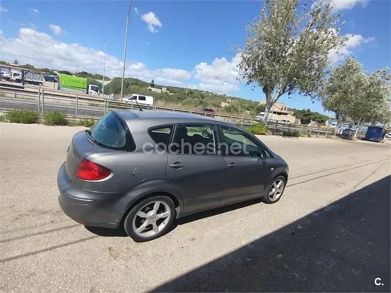 Usado Seat Toledo Stylance 140 CV (102 kW) 2004 Gris / plata Berlina