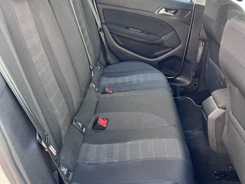 Begagnad Peugeot 308 Allure 120 HK (88 kW) 2015 Vit Sedan