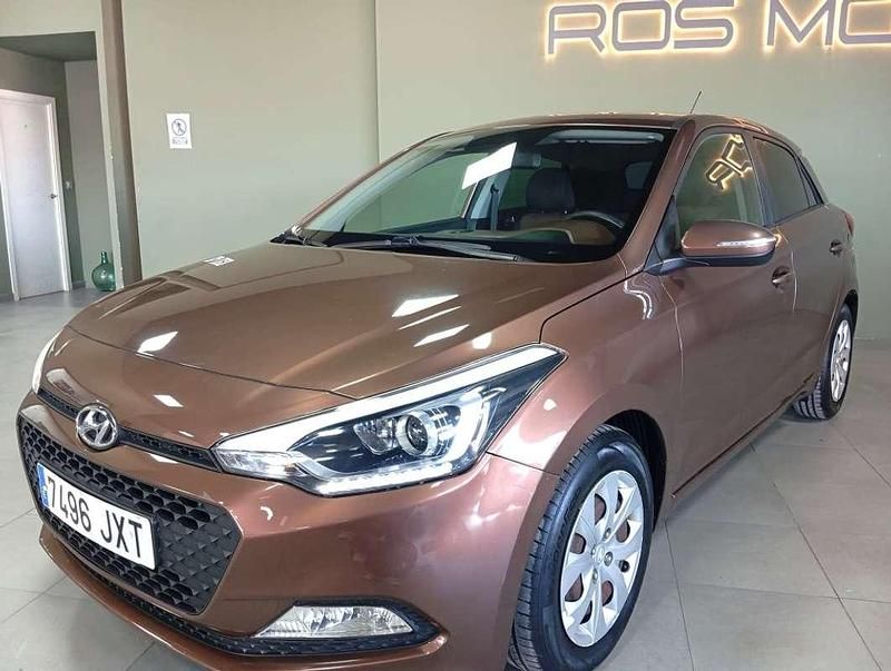Usado Hyundai i20 84 CV (61 kW) 2017 Marrón Utilitario