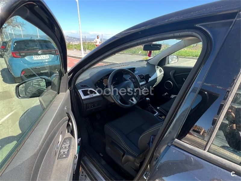 Usado Renault Mégane Dynamique 105 CV (77 kW) 2009 Gris / plata Berlina