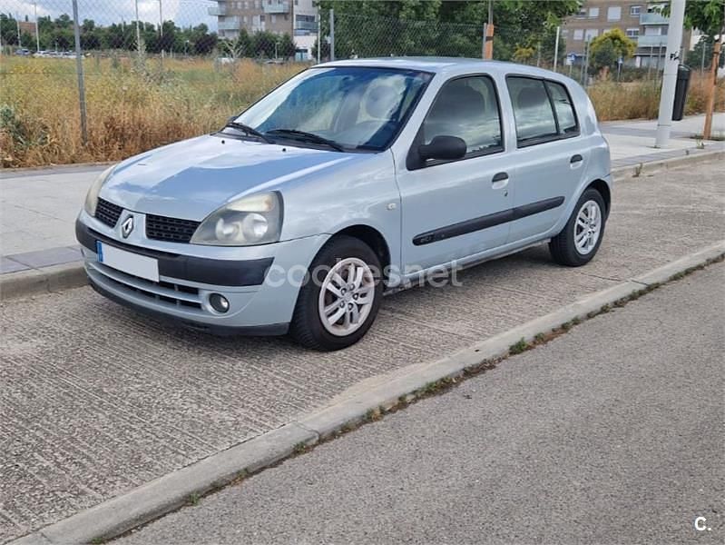 Usado Renault Clio II Authentique 75 CV (55 kW) 2006 Gris / plata Berlina