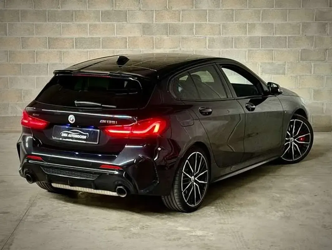 Usado BMW M135 306 CV (225 kW) 2022 Negro Utilitario