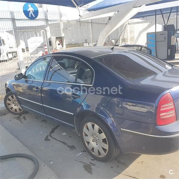 Usado Skoda Superb Elegance 130 CV (95 kW) 2003 Azul Berlina
