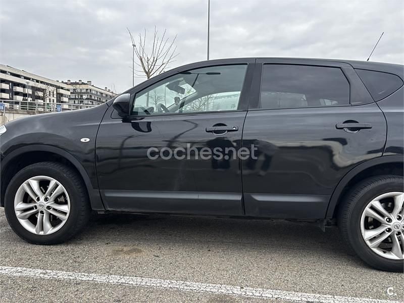Usado Nissan Qashqai Acenta 110 HP (80 kW) 2013 Preto SUV