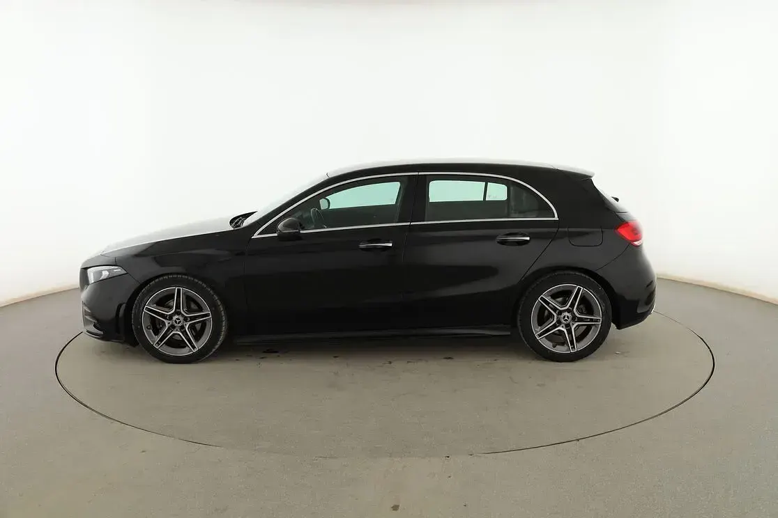 Usado Mercedes A180 116 CV (85 kW) 2019 Negro Berlina