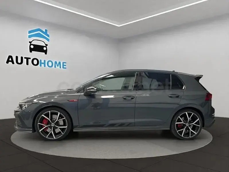 Usado VW Golf VIII GTI Clubsport 301 CV (221 kW) 2022 Gris / plata Berlina