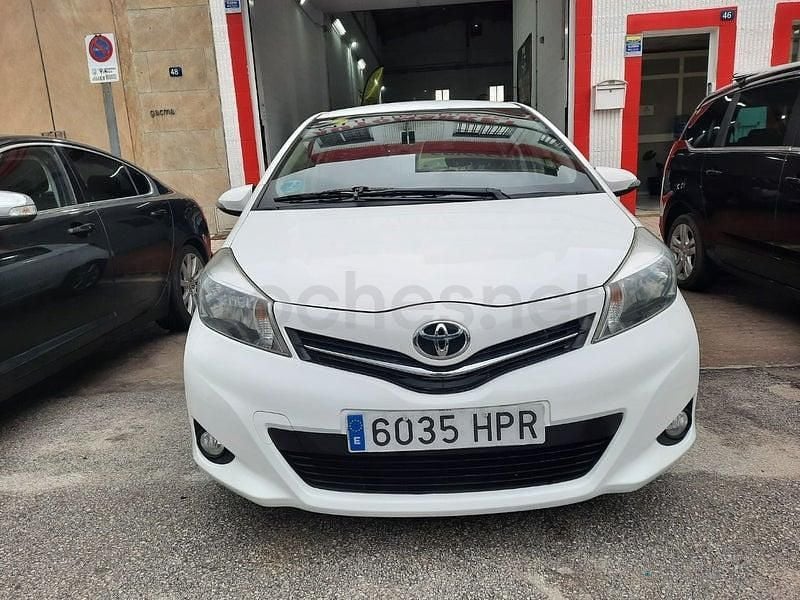 Usado Toyota Yaris Active 99 CV (72 kW) 2013 Blanco Utilitario