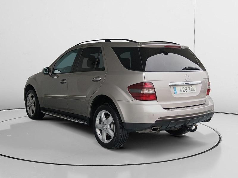 Usado Mercedes ML280 190 CV (139 kW) 2006 Gris SUV