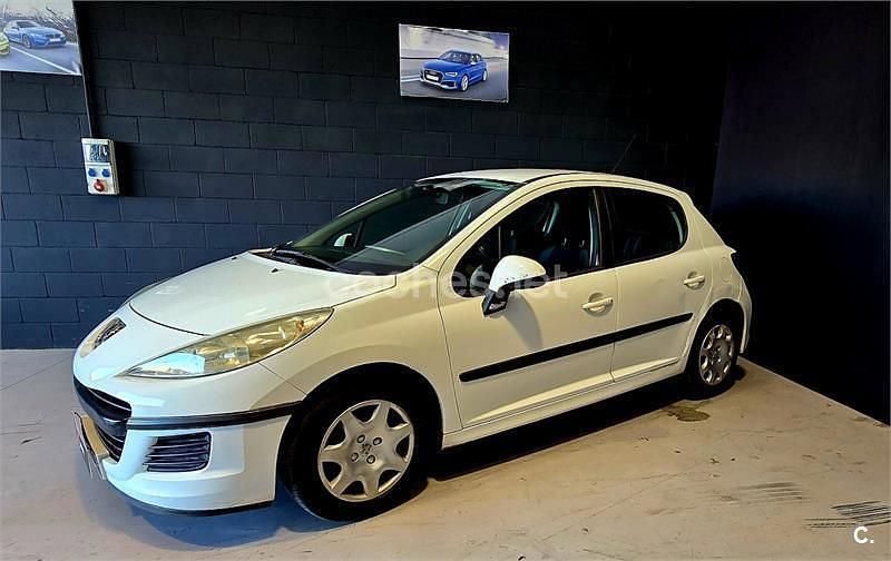 Usado Peugeot 207 70 CV (51 kW) 2011 Blanco Berlina