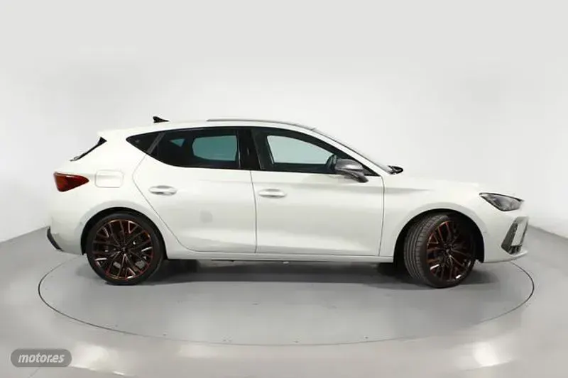 Usado Cupra Leon VZ 272 CV (200 kW) 2025 Marrón Berlina
