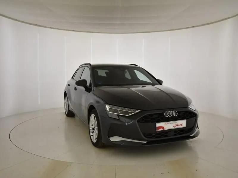 Gris/plata Nuevo 2025 Audi A3 Sportback e-tron Utilitario | 47.990 € - Imagen 1/4